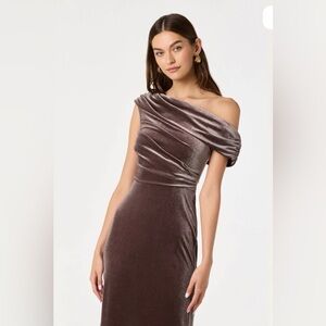 ASTR NWT One-Shoulder Rich Velvet Midi Dress in Taupe -Size M